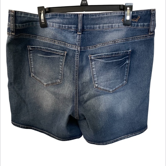 Women’s Hydraulic Soft Stretch Denim Shorts Plus Size 18W 5 Pockets - Picture 2 of 4
